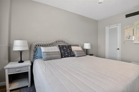 Villa ou maison à vendre à Satellite Beach, Floride: 1 chambre № 2075872 - photo 13