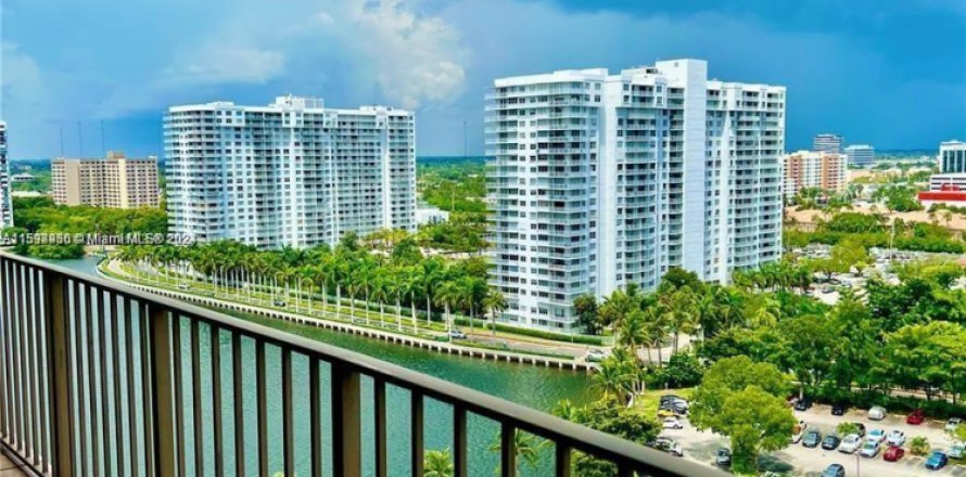 Condo in Aventura, Florida, 2 bedrooms № 1215332
