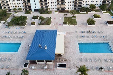 Copropriété à vendre à Hollywood, Floride: 2 chambres, 145.86 m2 № 2038524 - photo 20
