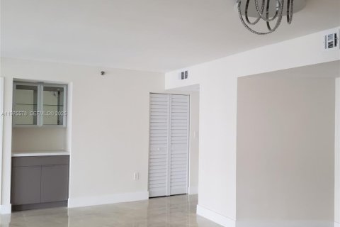 Copropriété à vendre à Hollywood, Floride: 2 chambres, 145.86 m2 № 2038524 - photo 17