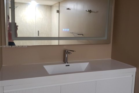 Copropriété à vendre à Hollywood, Floride: 2 chambres, 145.86 m2 № 2038524 - photo 15