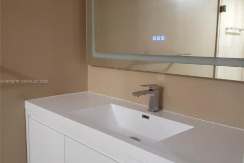 Copropriété à vendre à Hollywood, Floride: 2 chambres, 145.86 m2 № 2038524 - photo 12