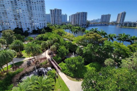 Copropriété à louer à Aventura, Floride: 2 chambres, 113.34 m2 № 1874273 - photo 1