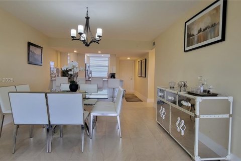 Condominio en venta en Davie, Florida, 2 dormitorios, 128.67 m2 № 1947290 - foto 17