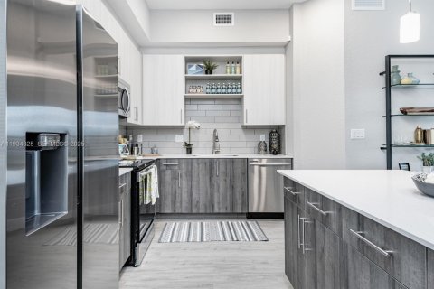 Apartamento en alquiler en Tamarac, Florida, 2 dormitorios № 1993031 - foto 2