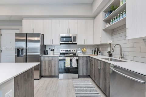 Apartamento en alquiler en Tamarac, Florida, 2 dormitorios № 1993031 - foto 4