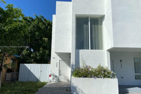 Touwnhouse à louer à Hialeah, Floride: 3 chambres, 176.51 m2 № 1966530 - photo 1