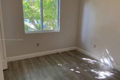 Touwnhouse à louer à Hialeah, Floride: 3 chambres, 176.51 m2 № 1966530 - photo 14