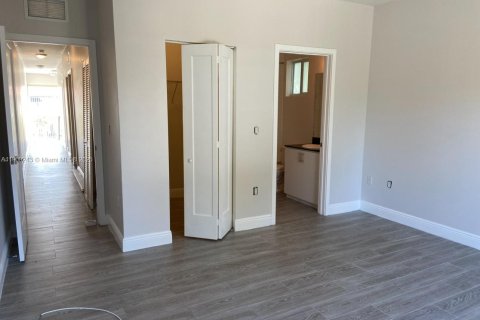 Touwnhouse à louer à Hialeah, Floride: 3 chambres, 176.51 m2 № 1966530 - photo 11