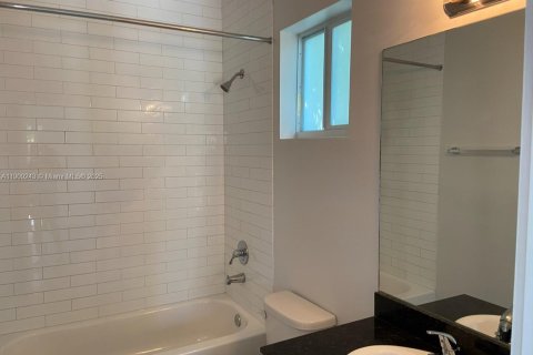 Touwnhouse à louer à Hialeah, Floride: 3 chambres, 176.51 m2 № 1966530 - photo 8