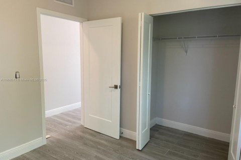 Touwnhouse à louer à Hialeah, Floride: 3 chambres, 176.51 m2 № 1966530 - photo 13