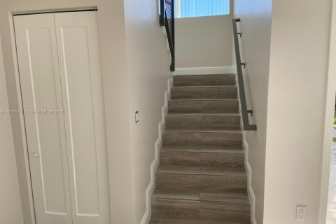 Touwnhouse à louer à Hialeah, Floride: 3 chambres, 176.51 m2 № 1966530 - photo 19