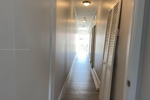Touwnhouse à louer à Hialeah, Floride: 3 chambres, 176.51 m2 № 1966530 - photo 6