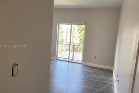 Touwnhouse à louer à Hialeah, Floride: 3 chambres, 176.51 m2 № 1966530 - photo 12