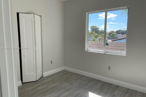 Touwnhouse à louer à Hialeah, Floride: 3 chambres, 176.51 m2 № 1966530 - photo 17