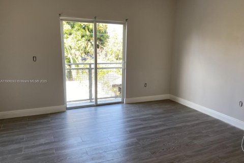 Touwnhouse à louer à Hialeah, Floride: 3 chambres, 176.51 m2 № 1966530 - photo 7