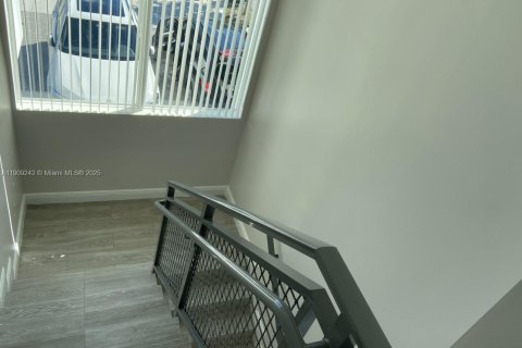 Touwnhouse à louer à Hialeah, Floride: 3 chambres, 176.51 m2 № 1966530 - photo 18