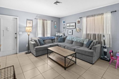 House in Port Charlotte, Florida 3 bedrooms, 122.63 sq.m. № 1858237 - photo 7