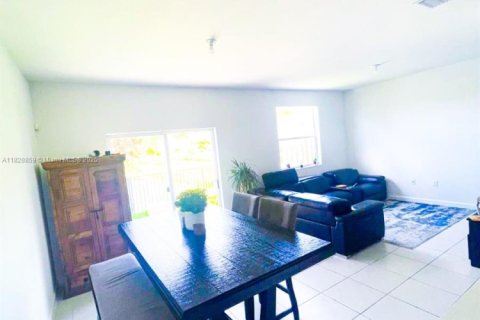 Touwnhouse à vendre à Lauderhill, Floride: 3 chambres, 151.99 m2 № 1800737 - photo 4