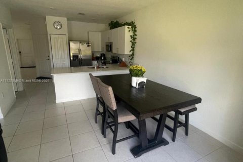 Touwnhouse à vendre à Lauderhill, Floride: 3 chambres, 151.99 m2 № 1800737 - photo 3