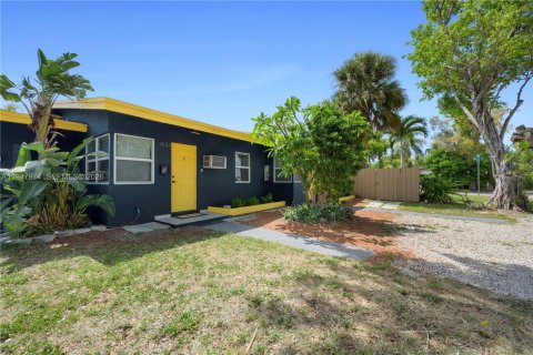 Commercial property in Fort Lauderdale, Florida 136.94 sq.m. № 2004049 - photo 2