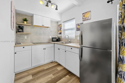 Immobilier commercial à vendre à Fort Lauderdale, Floride: 136.94 m2 № 2004049 - photo 28