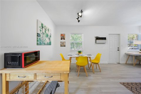 Commercial property in Fort Lauderdale, Florida 136.94 sq.m. № 2004049 - photo 4