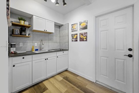 Commercial property in Fort Lauderdale, Florida 136.94 sq.m. № 2004049 - photo 19