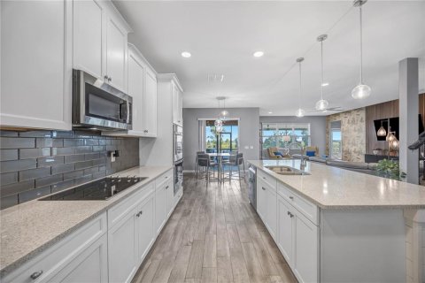 House in Wesley Chapel, Florida 5 bedrooms, 349.41 sq.m. № 2098082 - photo 23