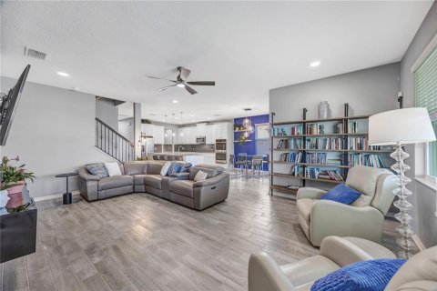 House in Wesley Chapel, Florida 5 bedrooms, 349.41 sq.m. № 2098082 - photo 17