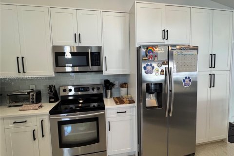 Купить виллу или дом в Пемброк-Пайнс, Флорида 4 спальни, 234.76м2, № 2032607 - фото 8