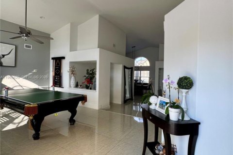 Купить виллу или дом в Пемброк-Пайнс, Флорида 4 спальни, 234.76м2, № 2032607 - фото 3