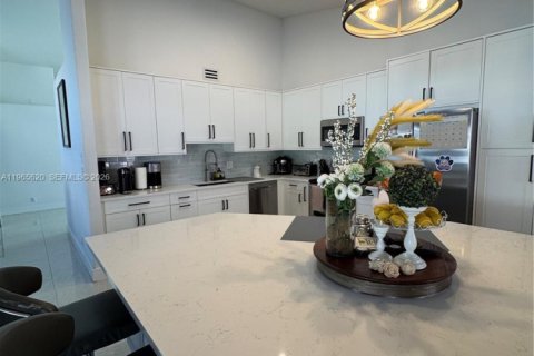 Купить виллу или дом в Пемброк-Пайнс, Флорида 4 спальни, 234.76м2, № 2032607 - фото 6