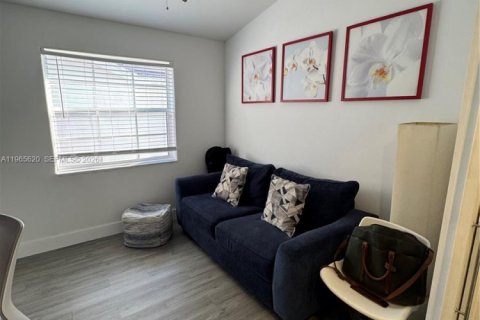 Купить виллу или дом в Пемброк-Пайнс, Флорида 4 спальни, 234.76м2, № 2032607 - фото 17