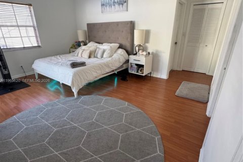 Купить виллу или дом в Пемброк-Пайнс, Флорида 4 спальни, 234.76м2, № 2032607 - фото 18