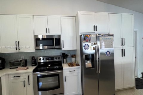 Купить виллу или дом в Пемброк-Пайнс, Флорида 4 спальни, 234.76м2, № 2032607 - фото 11