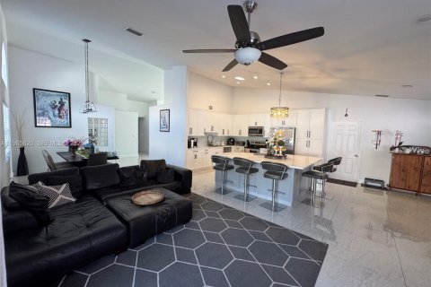 Купить виллу или дом в Пемброк-Пайнс, Флорида 4 спальни, 234.76м2, № 2032607 - фото 5