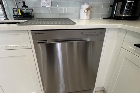 Купить виллу или дом в Пемброк-Пайнс, Флорида 4 спальни, 234.76м2, № 2032607 - фото 9