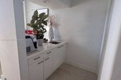 Купить виллу или дом в Пемброк-Пайнс, Флорида 4 спальни, 234.76м2, № 2032607 - фото 4