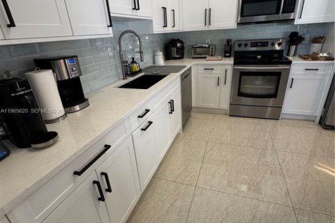 Купить виллу или дом в Пемброк-Пайнс, Флорида 4 спальни, 234.76м2, № 2032607 - фото 7