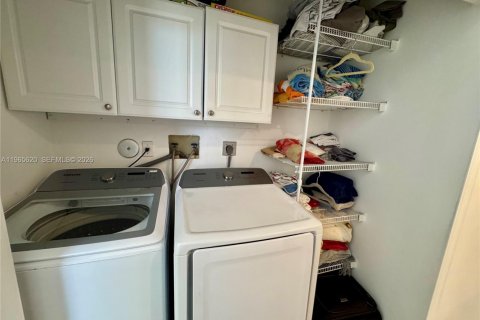 Купить виллу или дом в Пемброк-Пайнс, Флорида 4 спальни, 234.76м2, № 2032607 - фото 27