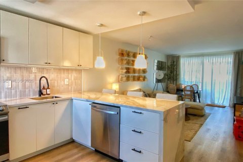 Condominio en venta en Miami Beach, Florida, 2 dormitorios, 76.18 m2 № 2088243 - foto 7