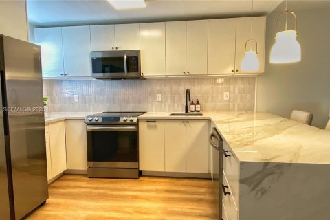 Condominio en venta en Miami Beach, Florida, 2 dormitorios, 76.18 m2 № 2088243 - foto 6
