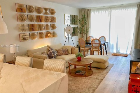 Condominio en venta en Miami Beach, Florida, 2 dormitorios, 76.18 m2 № 2088243 - foto 2