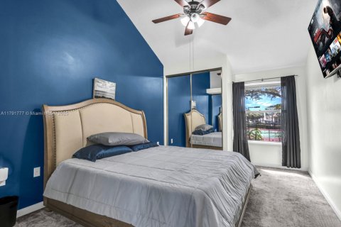 Townhouse in Lake Clarke Shores, Florida 3 bedrooms, 128.76 sq.m. № 1661336 - photo 26