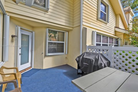 Townhouse in Lake Clarke Shores, Florida 3 bedrooms, 128.76 sq.m. № 1661336 - photo 28