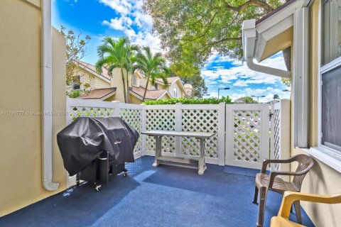 Townhouse in Lake Clarke Shores, Florida 3 bedrooms, 128.76 sq.m. № 1661336 - photo 30
