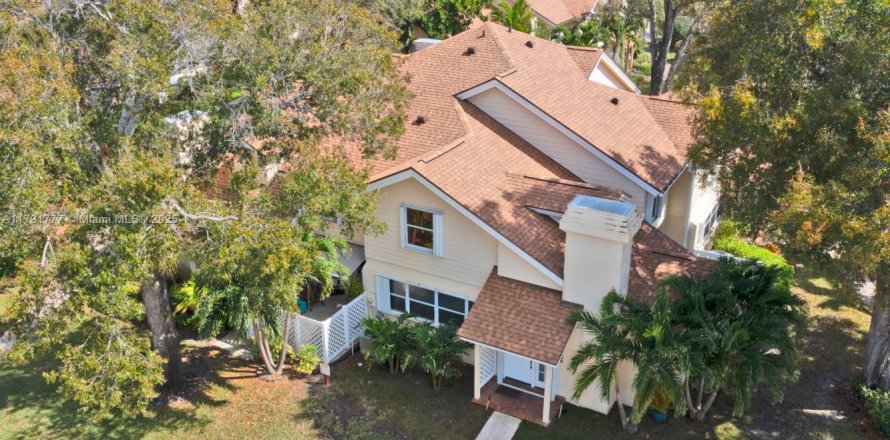 Townhouse in Lake Clarke Shores, Florida 3 bedrooms, 128.76 sq.m. № 1661336