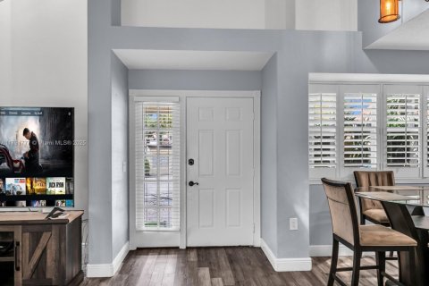 Townhouse in Lake Clarke Shores, Florida 3 bedrooms, 128.76 sq.m. № 1661336 - photo 3