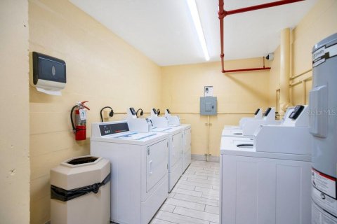 Condo in Daytona Beach, Florida, 1 bedroom  № 1772219 - photo 13